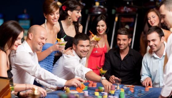 Poker Tells: How to Spot and Use Them in Online Play